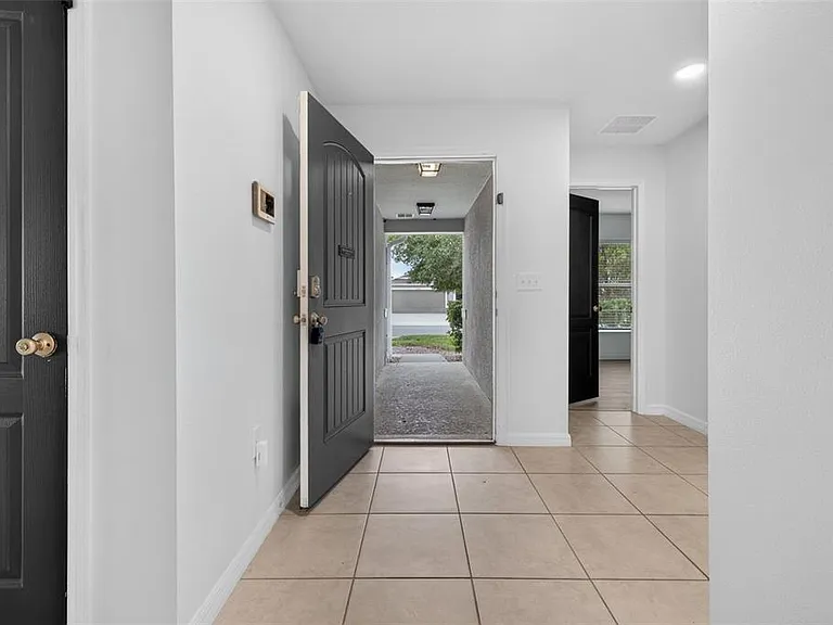 1097 Augustus Dr — Photo 3
