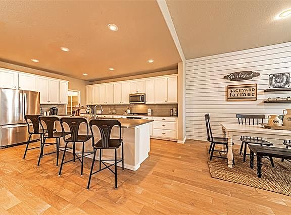 5th image of 2618 Fieldcrest Ln
