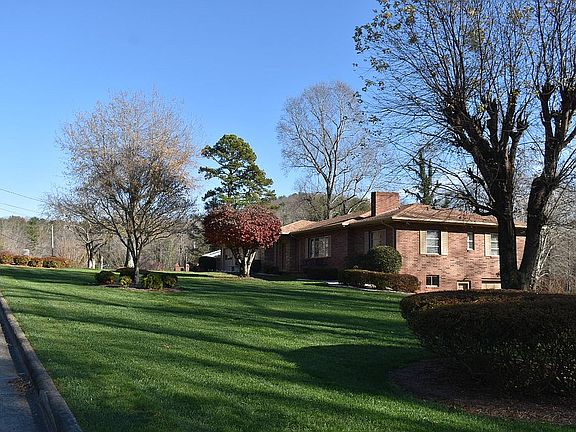 2nd image of 108 Eastwood Park Dr SE