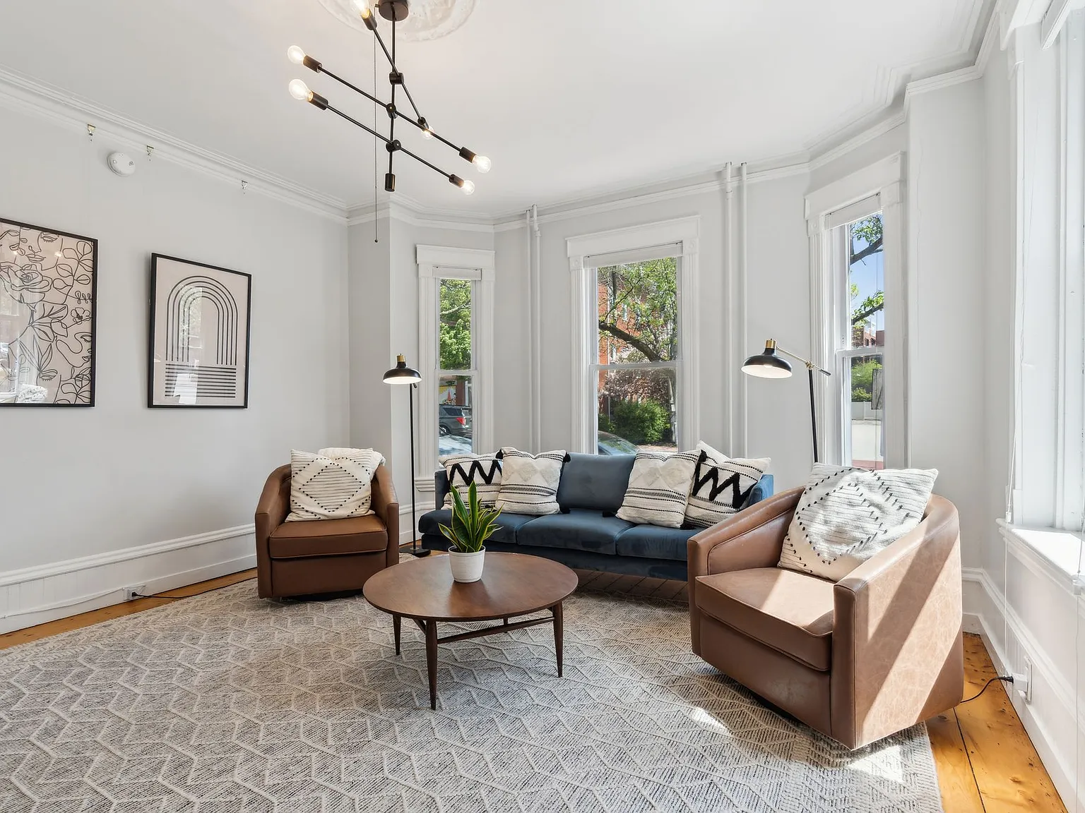 2 bed, 900 sqft, $2,500 — Photo 1