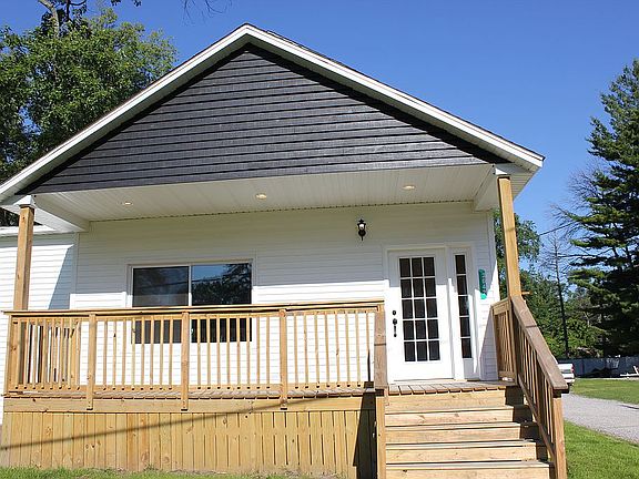 4th image of 3042 N Euclid Ave