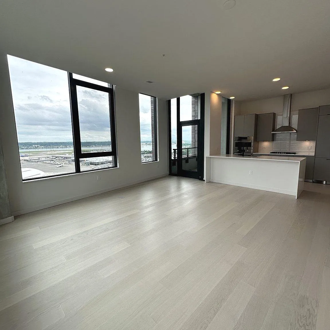 2 bed, 2.5 bath, 1456 sqft, $5,699 — Photo 3