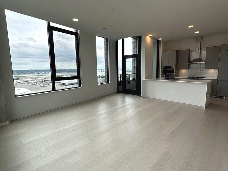 3030 Potomac Ave #Penthouse 1 — Photo 3
