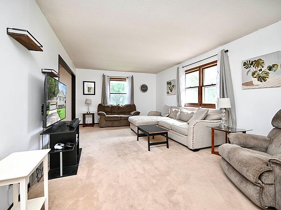 4th image of 1775 Gilmore Ave