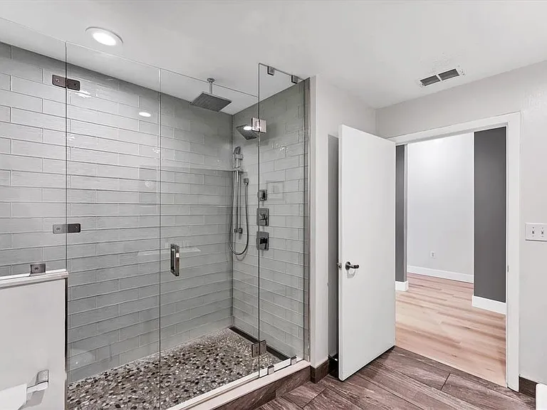 525 E Jackson St #302 — Photo 28