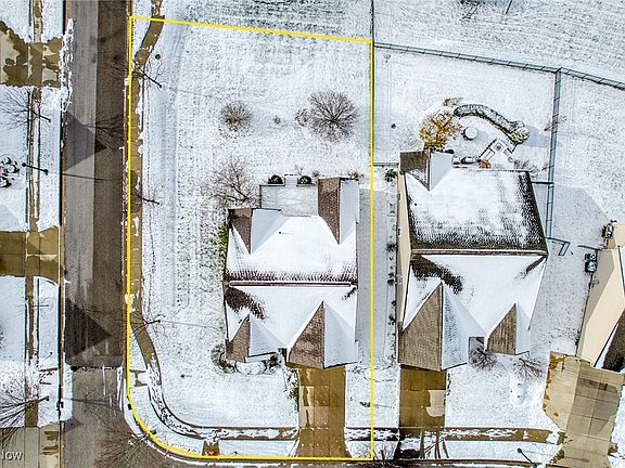 4th image of 4976 Lake Forest Dr