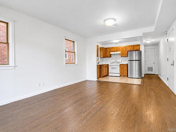 4th image of 6107 Bleecker Street