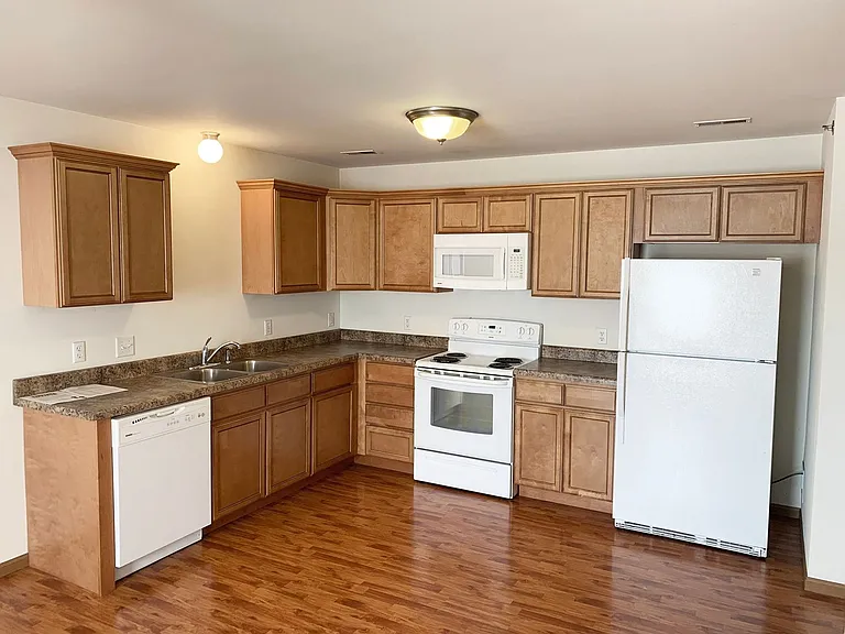 915 N Frederick St — Photo 16