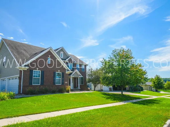 9434 Winterberry Dr, West Des Moines, IA 50266