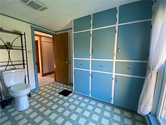 3rd image of 7 Boggs St
