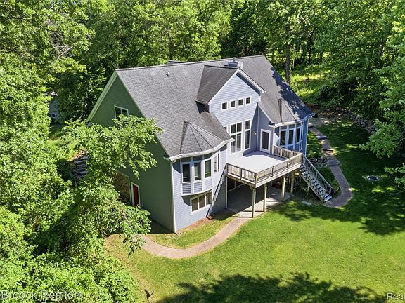 3rd image of 11910 Scott Rd