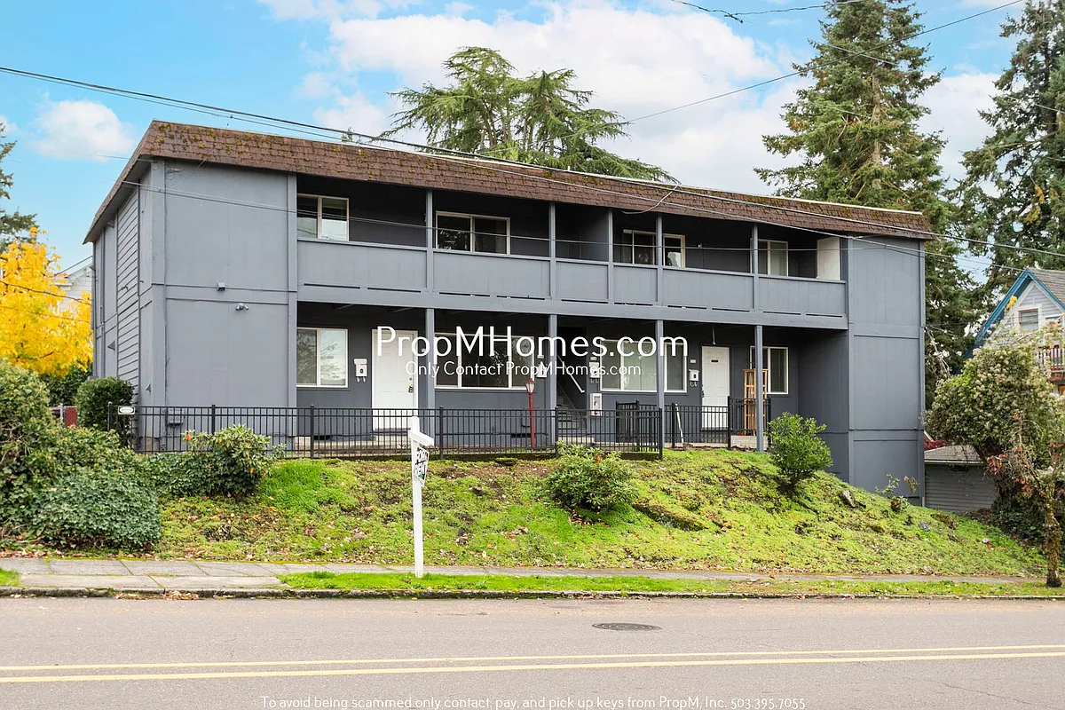 Building Photo - 714 9th St