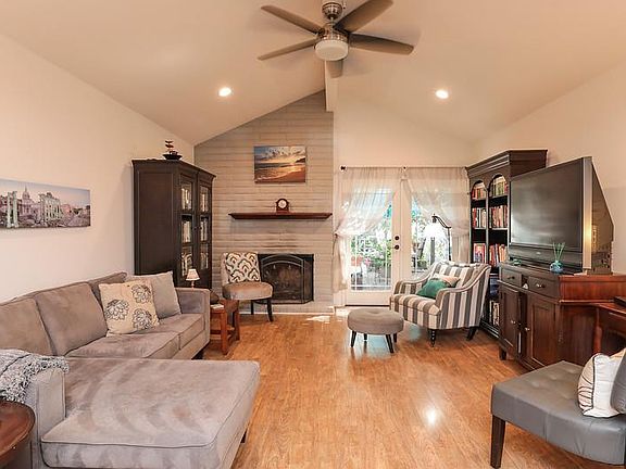 4th image of 16964 Leslie Ct