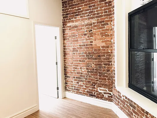 Rented by Avenues Real Estate | media 19