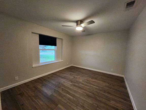 5th image of 1010 Yorkshire Dr
