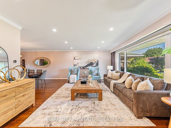 4th image of 11 Geddes Ct
