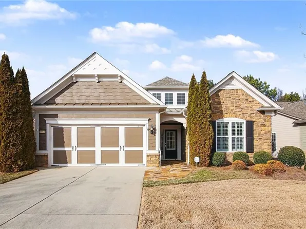 5911 Chimney Rock Dr, Hoschton, GA 30548