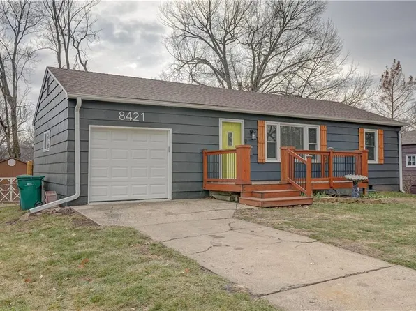 8421 W 69th Ter, Overland Park, KS 66204
