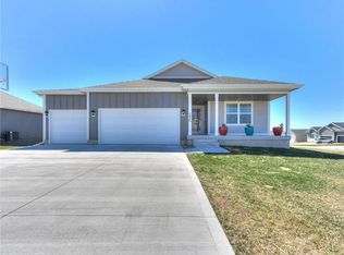 1436 NE Park St, Grimes, IA 50111