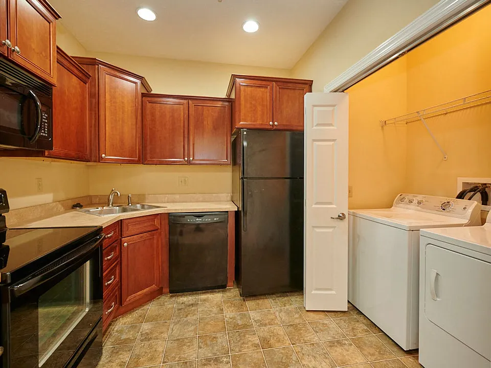 Waterford Village Apartments