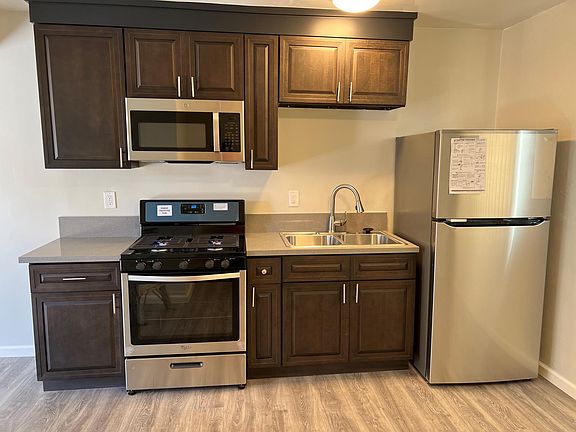 3rd image of 626 W 54th St