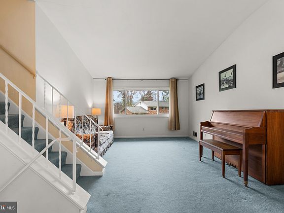 5th image of 619 Rollins Ave