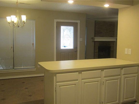 4th image of 1820 Carrington Dr