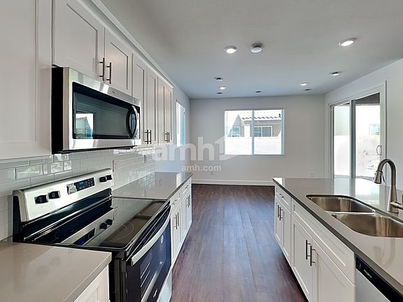 4th image of 2726 Fierce Star Ave