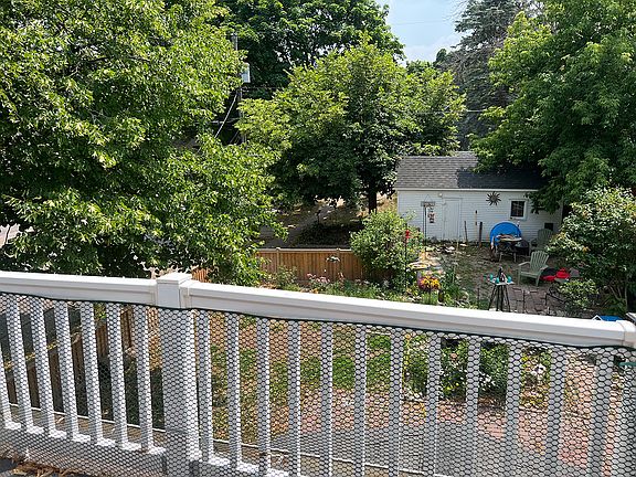 3rd image of 998 Margaret St #2