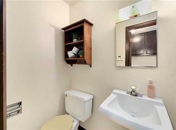 3rd image of 14700 E Tomasha Dr