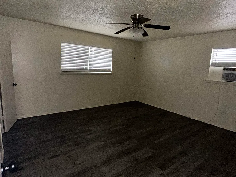 1501 N Kansas St — Photo 6
