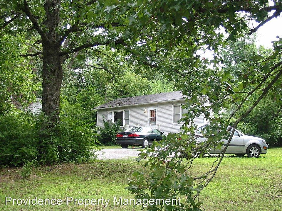 2nd image of 922 N Frisco Ave