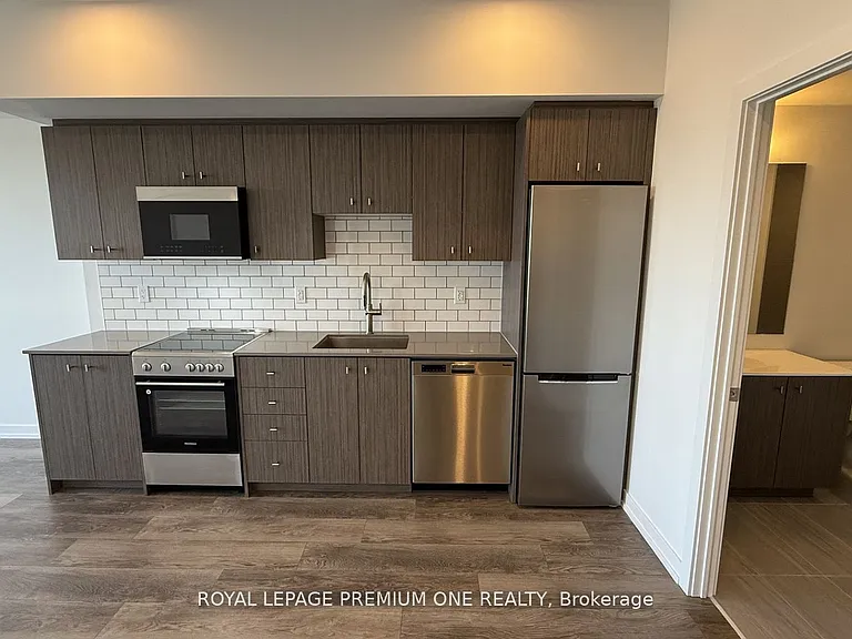 15 Wellington St S #2414 — Photo 5