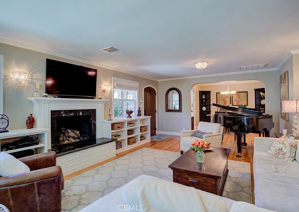 1st image of 336 N Orchard Dr