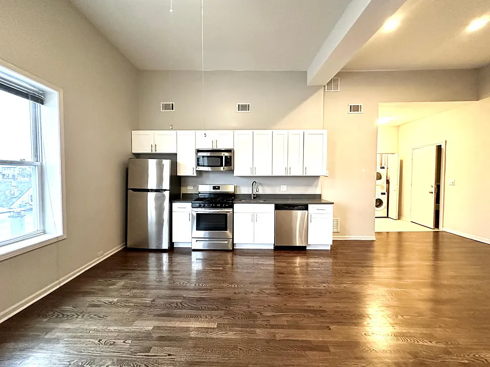617 W Drummond Pl #3BW