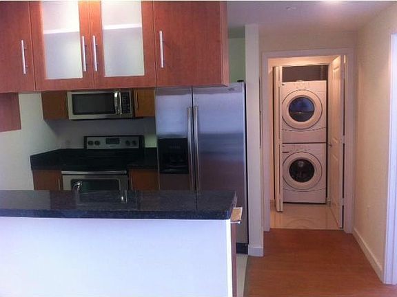 5th image of 601 NE 23rd St APT 701