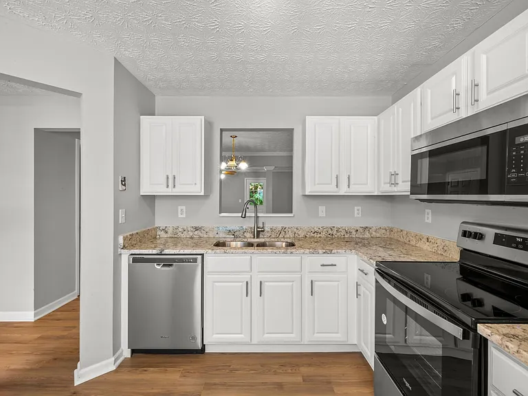 2754 Valley Green Dr — Photo 2