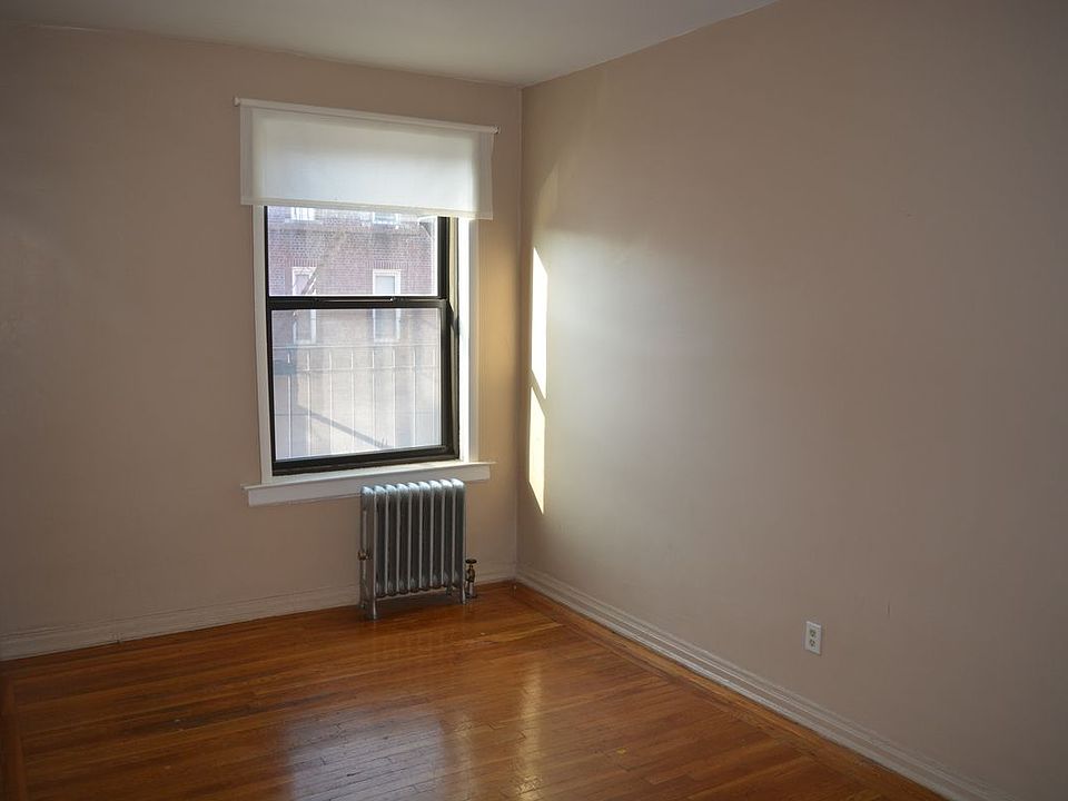 2nd image of 1752 E 9th St APT C9