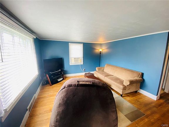 5th image of 14 Evergreen St