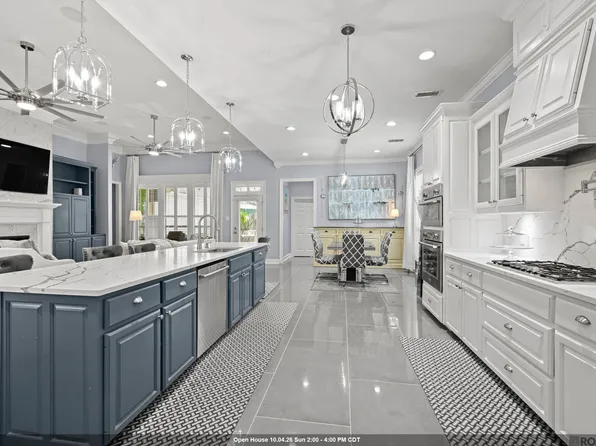 8915 Fox Gate Dr, Baton Rouge, LA 70809