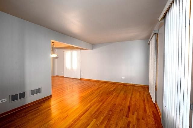 1st image of 5750 W 88th St