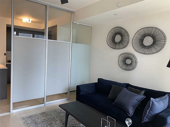4th image of 330 Richmond St W #2516