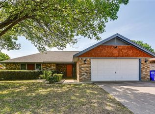 1107 Meadowview Dr, Euless, TX 76039
