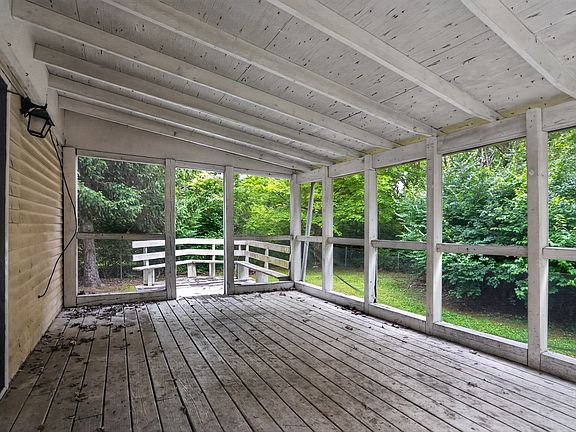5th image of 10335 Sheffield Ct