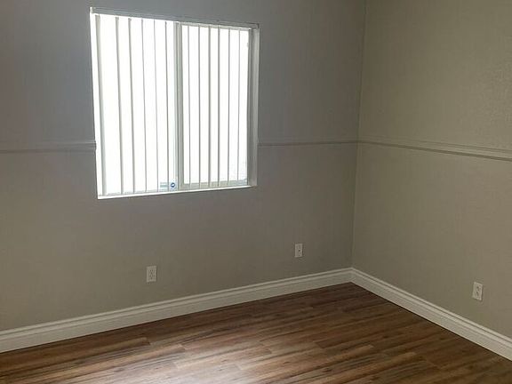 4th image of 8120 Hesperides Ave