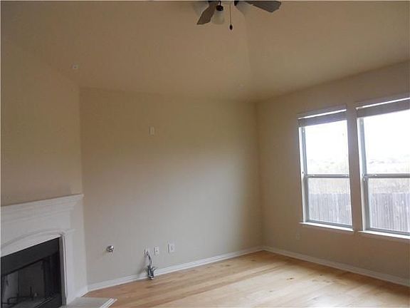 5th image of 438 Bloomsbury Dr