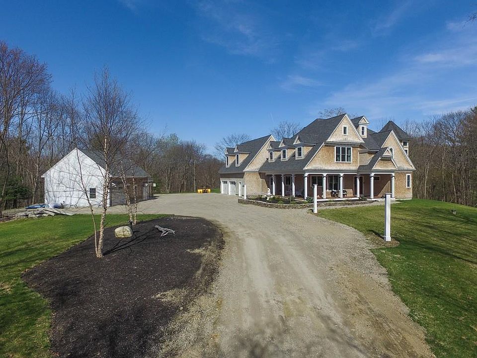 1st image of 162 Bachelor St