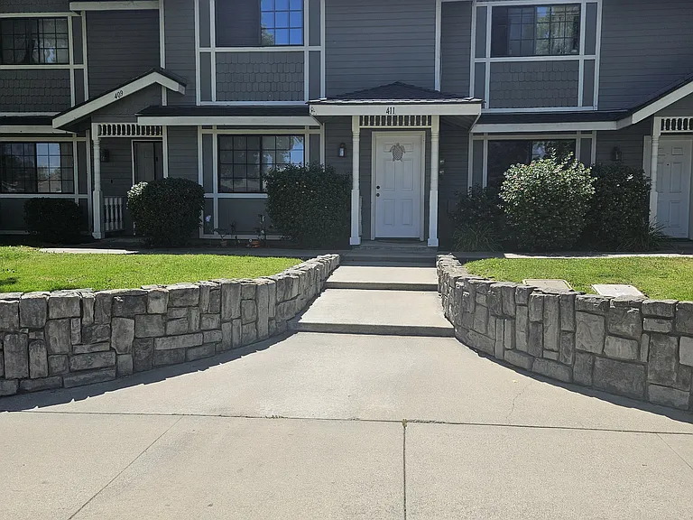 411 Tiffany Dr — Photo 1