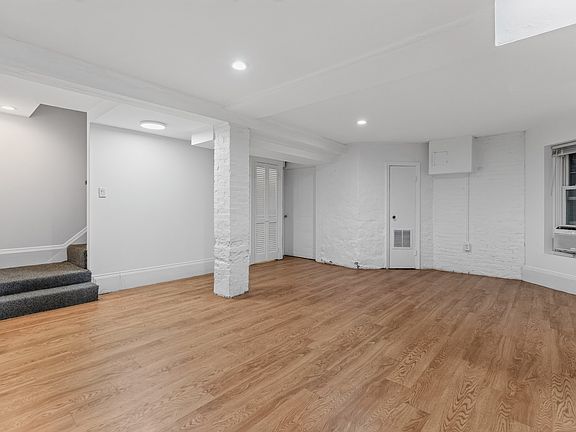 5th image of 16 Yarmouth St APT 1