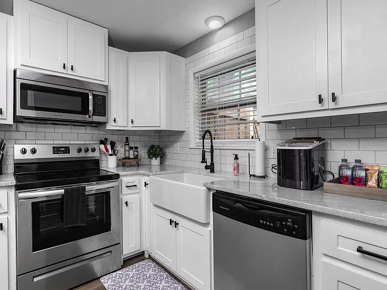 860 Davis St — Photo 14